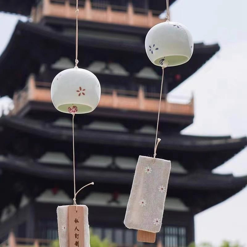Japanisches Windspiel aus Keramik und Emaille für den Außenbereich als dekorative Windglocke für Garten und Zuhause - Bild 3