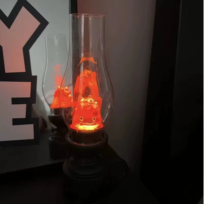 Calcifer Vintage Nachtlicht als dekorative Cartoon Anime Flammenlose Tischlampe in Schwarz mit warmweißem Licht - Bild 4