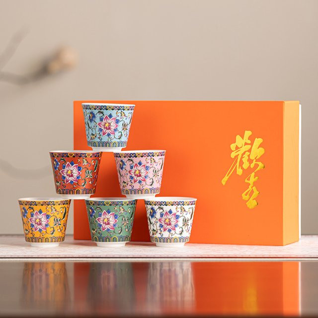 Keramische Teetasse mit floralem Design in Mehrfarben für Zuhause und Büro - Bild 1