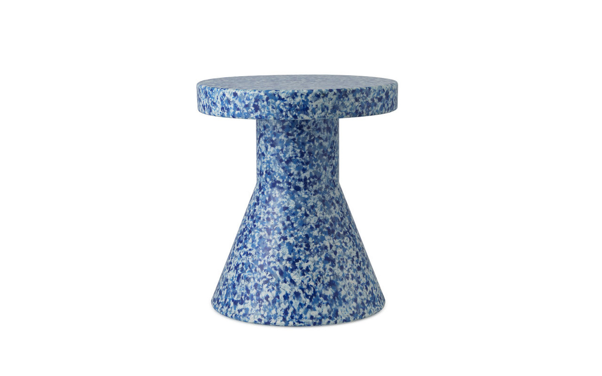 Normann Copenhagen Bit Stool Cone Hocker aus recyceltem Kunststoff in Blau - Bild 2