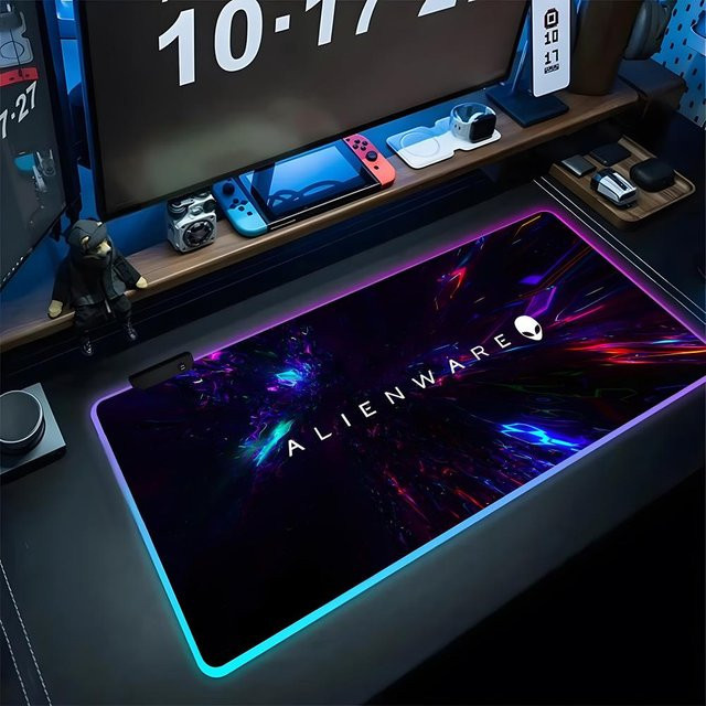 Alienware Anime RGB Gaming Mauspad XXL, beleuchtete Schreibtischunterlage in Schwarz und Multicolour - Bild 1