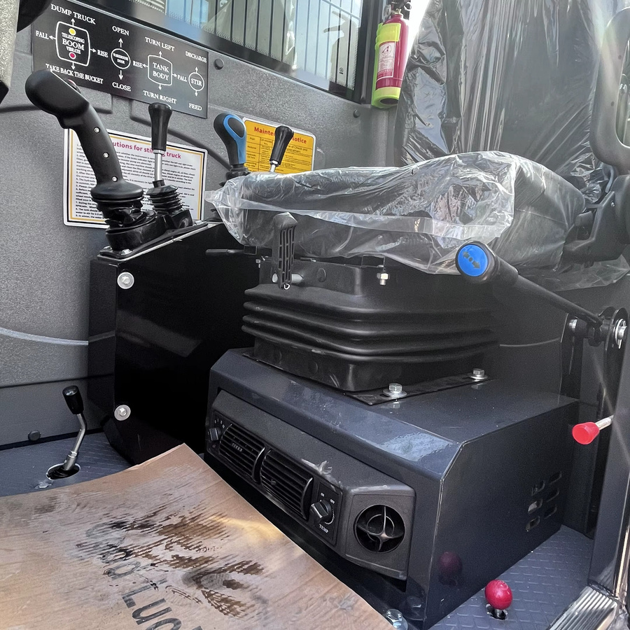 Mobile Zementbeton-Mischpumpe als selbstmontierter Betonmischer-LKW für Baumaschinen - Bild 2