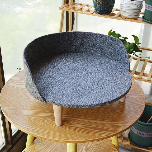 Haustiersofa für Katzen und Hunde aus Holz und Stoff in Grau/Silber, B/T/H: 40 x 40 x 21,5 cm - Bild 1