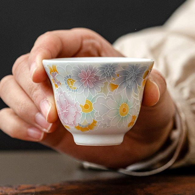 Antike Keramiktasse in Kürbisform mit floralem Blumenmuster, mehrfarbig - Bild 1