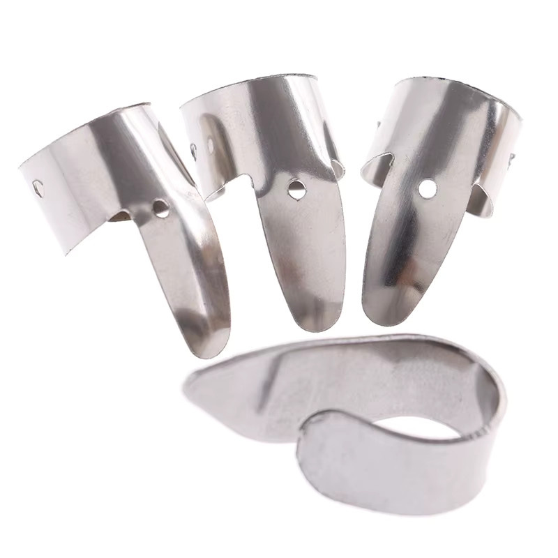 Marbit Gitarrenzubehör Set mit 4 Stück Metallschiebern und Fingerplektren in Silber - Bild 3