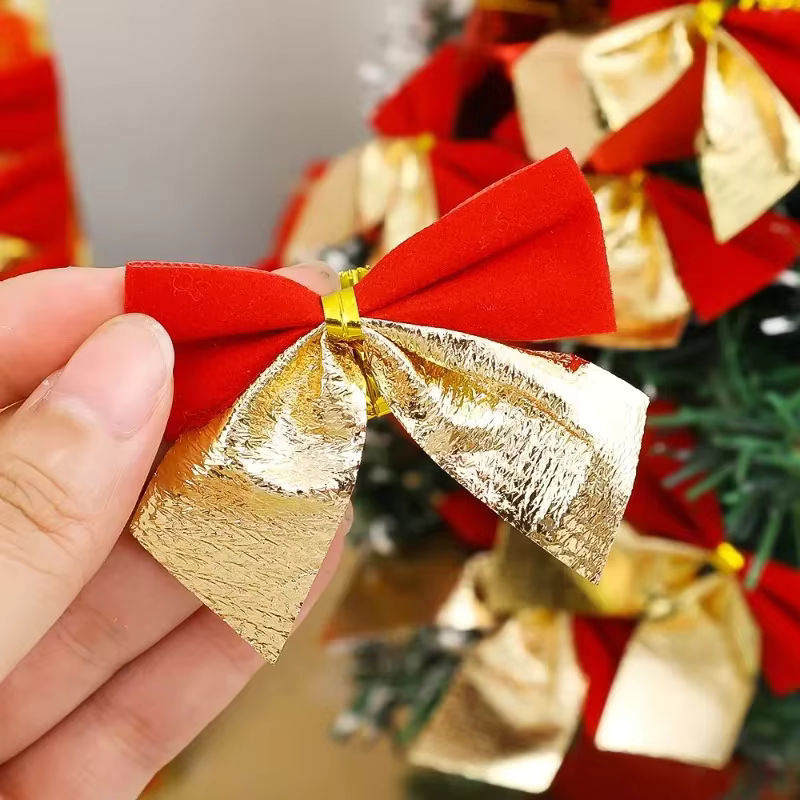60er Set rote Stoffschleifen mit Schriftzug als hängende Weihnachtsdekoration für den Weihnachtsbaum in Rot und Silber - Bild 2