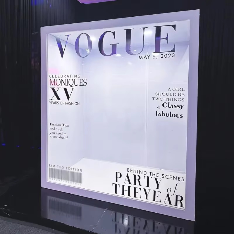 Moderne Photo Booth Box aus weißem PVC für deine Hochzeitsdekoration im Magazin-Stil - Bild 2