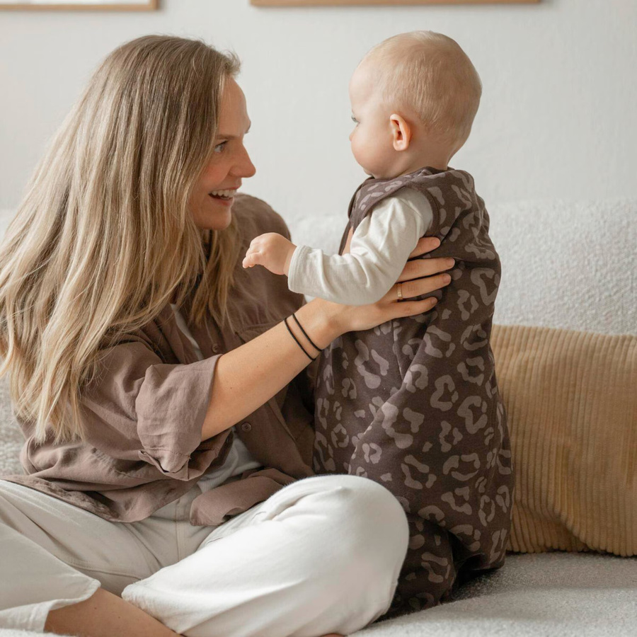 Emma & Noah Ganzjahresschlafsack für Babys aus Bio-Baumwolle in Braun, 2.5 TOG - Bild 3