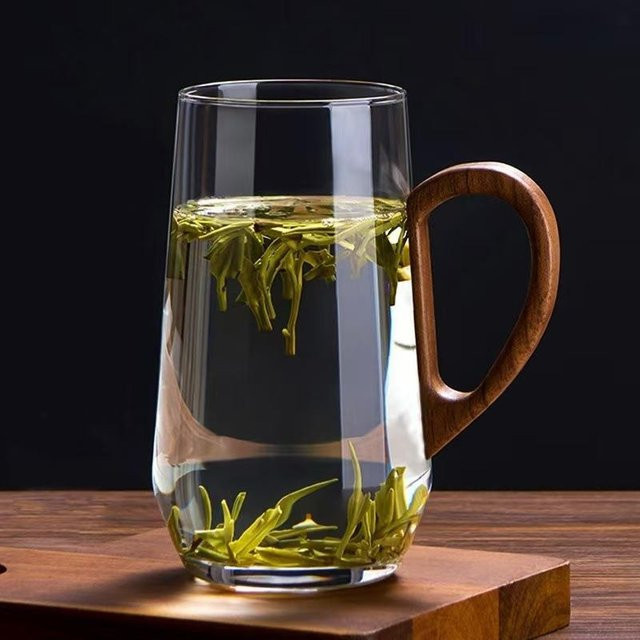 Japanische Teetasse aus Kristallglas mit Henkel in Grau, 450 ml - Bild 1