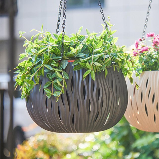 OutsideWorld Hängepflanzgefäß in Rattan-Optik, geometrischer Blumentopf in Schwarz für Wohnzimmer und Terrasse - Bild 1