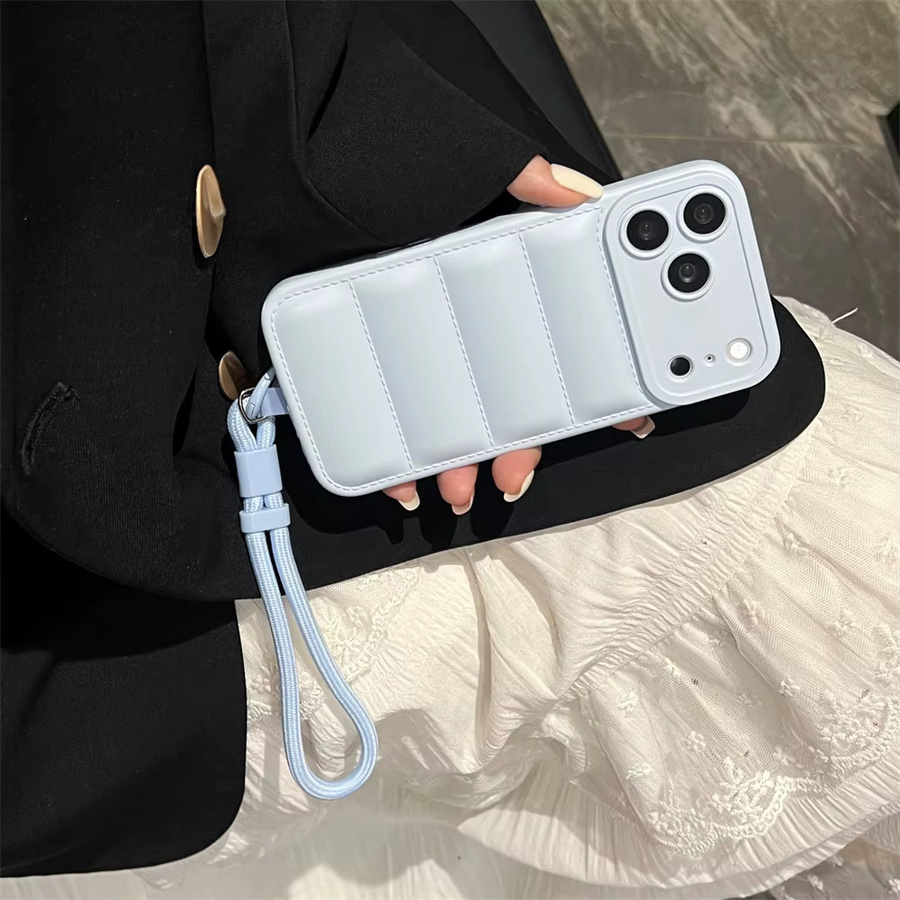Lolozzx Handyhülle im Daunenjacken-Design mit Lanyard-Handschlaufe für iPhone 17 16 15 14 13 12 11 Pro Max Air Plus aus weichem Silikon in Blau - Bild 4