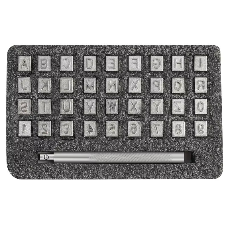 Digitaldruck-Stanzset aus Metall in Silber mit 26 Großbuchstaben und 9 arabischen Ziffern - Bild 4