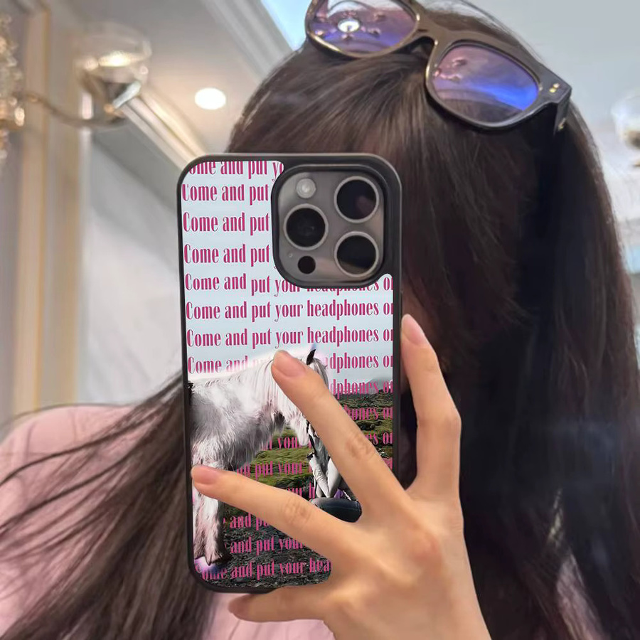 A-Addison Rae Schutzhülle aus PC und TPU für Apple iPhone in Multicolour - Bild 2