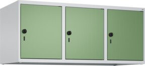 C+P Aufsatzschrank 7035/6011 aus Stahl mit 3 Abteilen und Sicherheits-Drehriegel, Farbe: Lichtgrau/Resedagrün, B/T/H: 120 x 50 x 50 cm - Bild 1