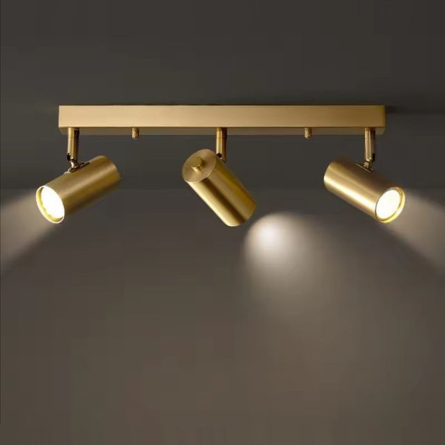 KINLAMS Moderne Deckenleuchte aus Metall mit 3 drehbaren Spots in Gold/Messing zur Oberflächenmontage - Bild 1