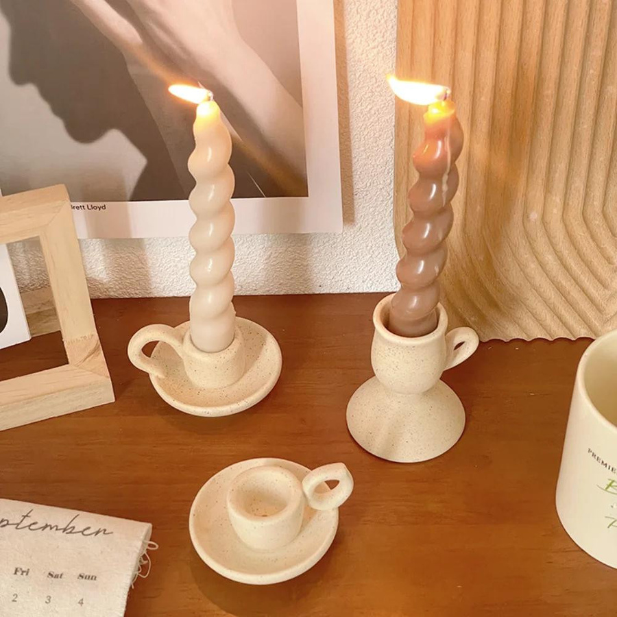 Retro Keramik Kerzenständer im skandinavischen Design für Stabkerzen als dekoratives Ornament - Bild 2