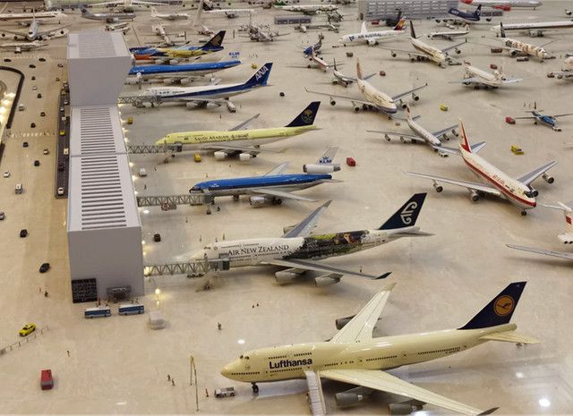 ART CROWN MODEL Flugzeug Modell im Maßstab 1:200 zum Selbstbauen Multicolor - Bild 1