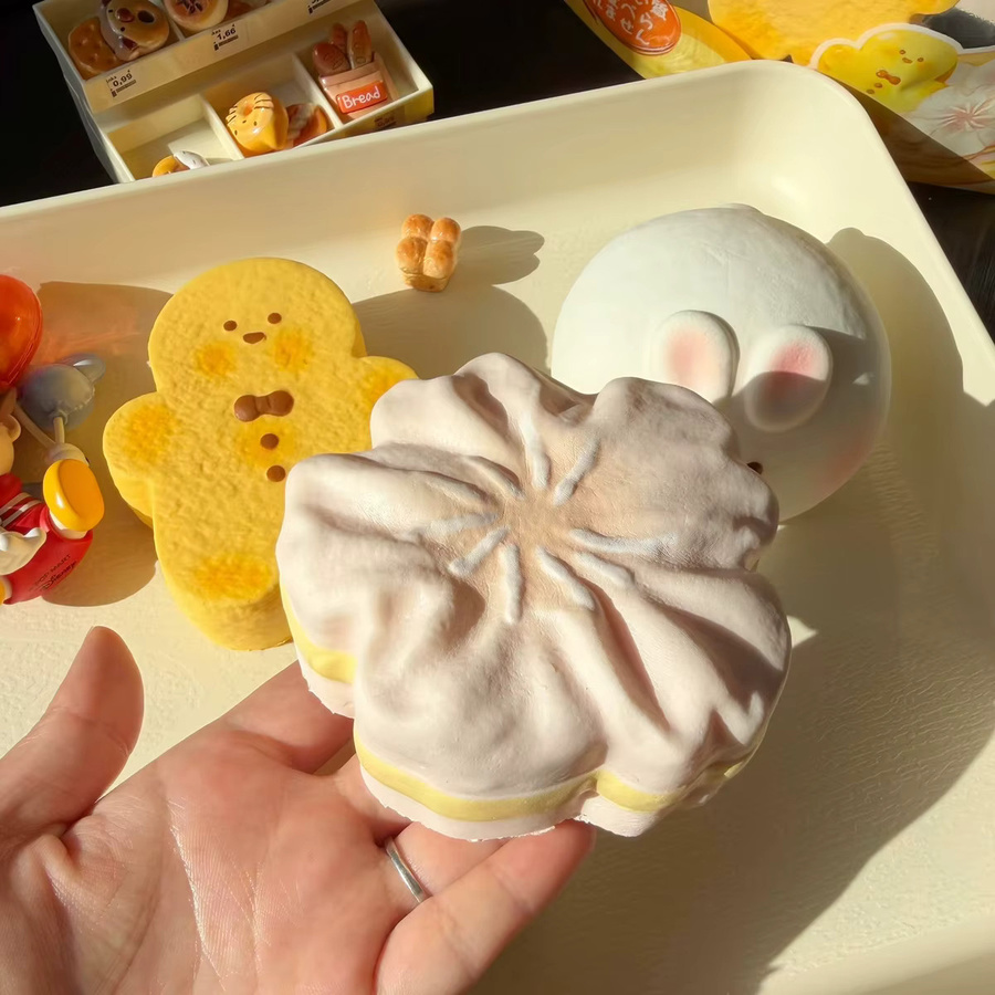 Niedliches Kawaii Squishy Stressabbau-Spielzeug aus weichem PU als Dekofigur für Lebkuchenmann, Kaninchen oder Bär - Bild 4