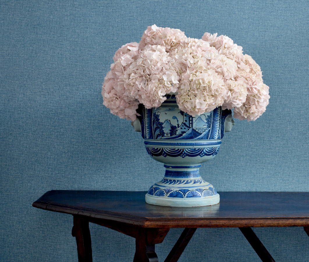 Anna French Tapete Barlow Linen in Blau, abwaschbare Vinyl-Tapete mit abstraktem Design - Bild 1