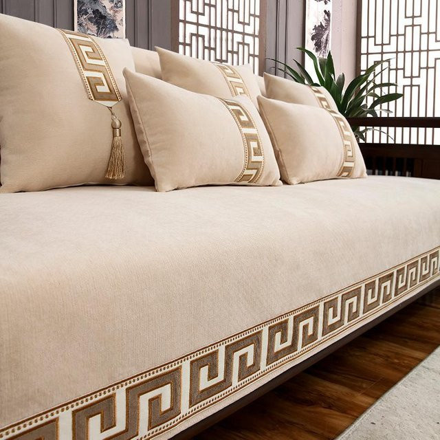 Luxuriöser Sofabezug mit Stickerei von Your Warm Home in Gold und Beige, rutschfest und universell passend, B/T/H: 240 x 110 cm - Bild 1