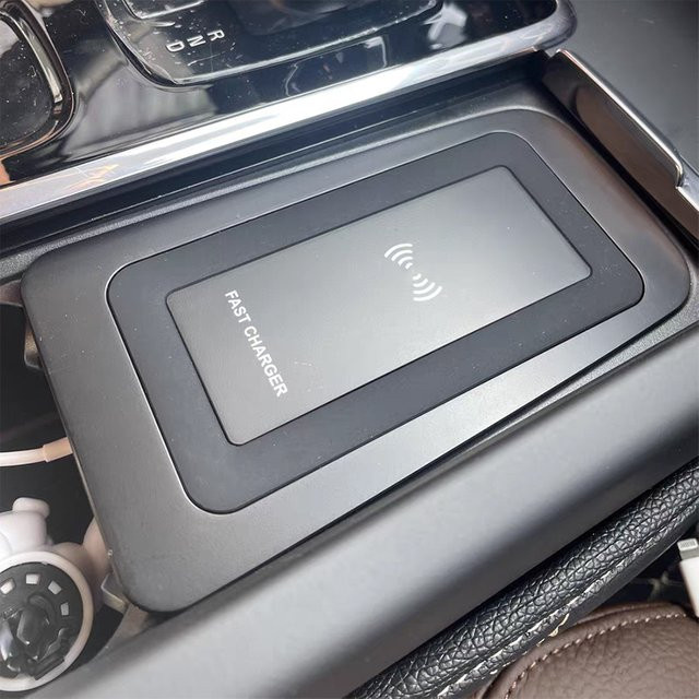 Kabelloses Autoladegerät für Volvo XC90 XC60 S90 V90 S60 V60 C60 in Schwarz - Bild 1