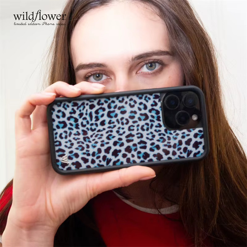 Wildflower Meow Handyhülle für iPhone 17 16 15 14 13 12 Pro Max in Snow Blue mit rotem Liebesherz und Leopardenmuster, stoßfeste Rückseite - Bild 2