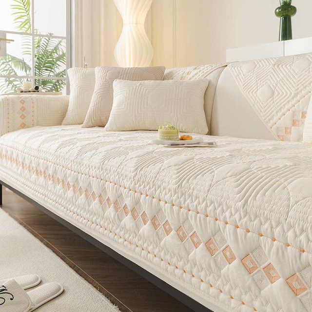 Gesteppter Baumwoll-Sofabezug mit Stickerei von Your Warm Home, rutschfest und waschbar, für 3-4 Sitzer Couch Überwurf, B/B: 70 x 70 cm - Bild 1