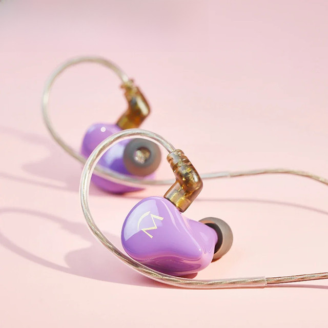Shanling Myryad Music 1 In-Ear Kopfhörer mit 9mm dynamischem Treiber, abnehmbarem 0,78mm Kabel und integriertem Mikrofon in Weiß oder Lila - Bild 1