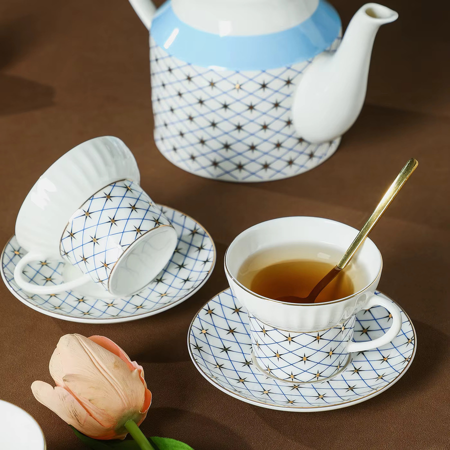 1-teiliges Tee-Set aus weißem Keramik-Knochenporzellan mit Teekanne und Kaffeetassen im geometrischen Design - Bild 3