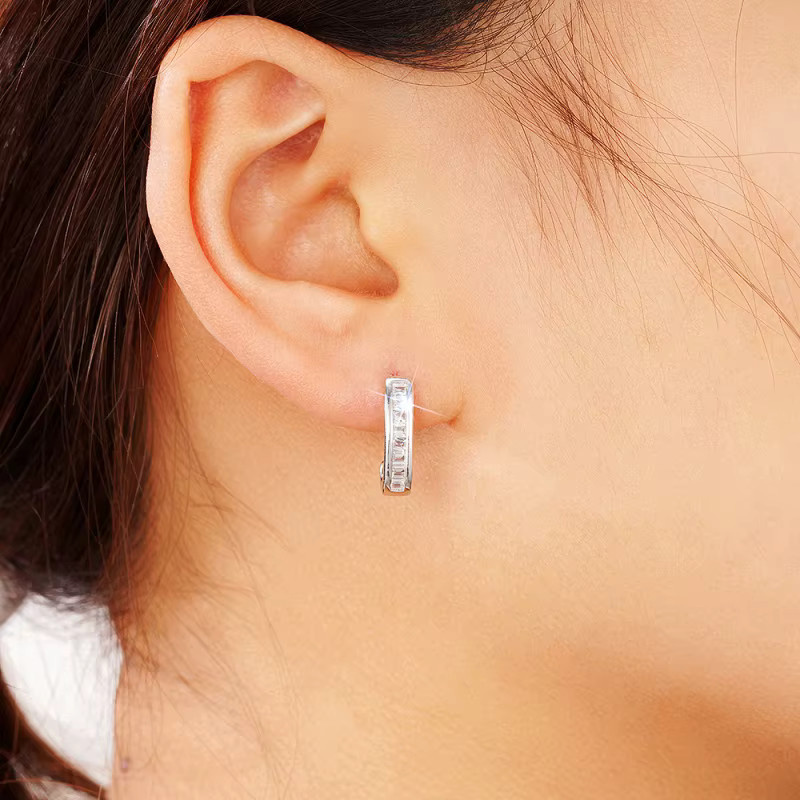 Huitan Simple Fashion Ohrstecker, kubischer Zirkonia, silberfarben, Damen - Bild 2