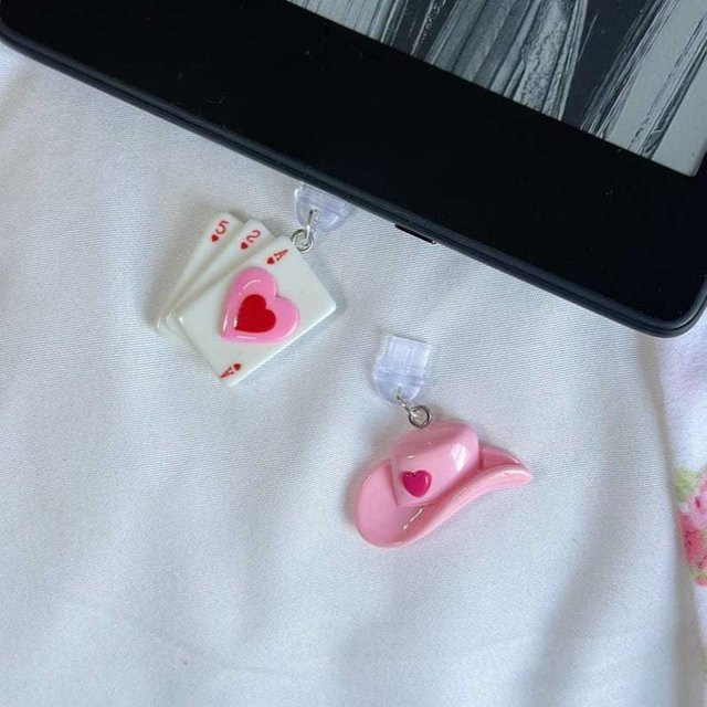 Rosa Cowboyhut-Staubschutz für dein Telefon mit Herz- und Poker-Design - Bild 1