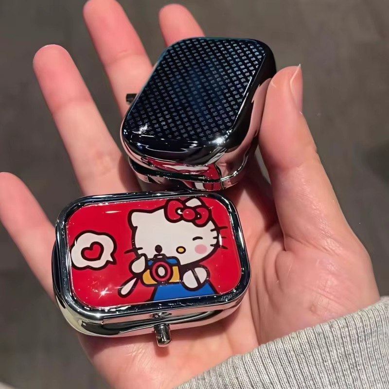 Hello Kitty Metall-Aufbewahrungsbox in Multicolour als niedlicher Pillen-Organizer und Schmuckschatulle im Kawaii-Design - Bild 2
