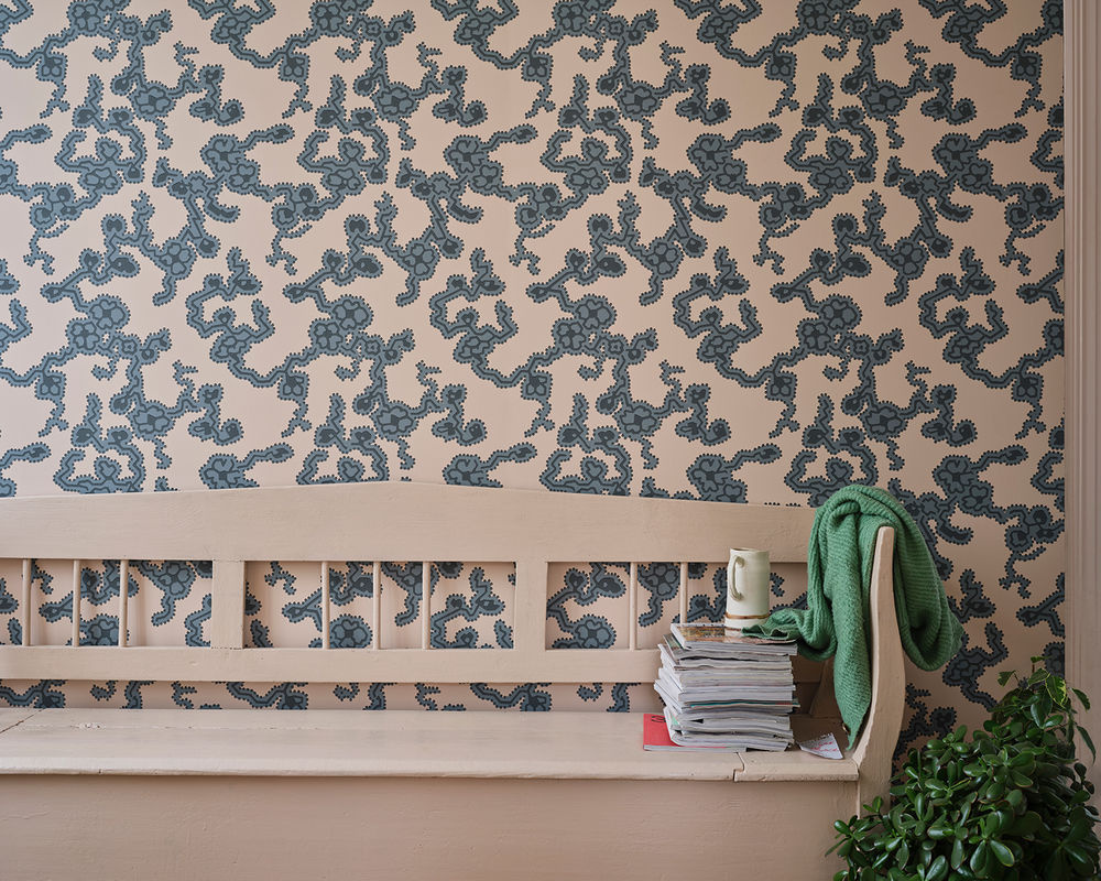 Farrow & Ball Tapete mit floralem Art Nouveau Design in Pink, Blau und Multicolour aus Papier - Bild 2