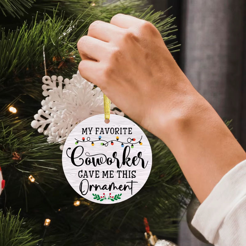 Weihnachtliches Hängeornament aus Acryl in Weiß mit Schriftzug als lustiges Geschenk für den Chef - Bild 3