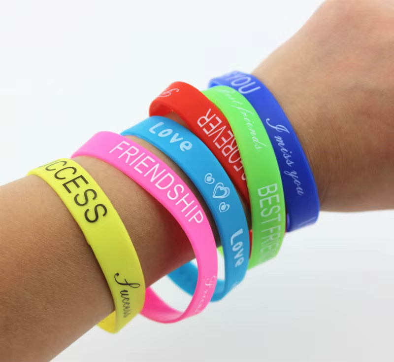 weyena Buchstaben-Silikon-Armband, gemischte Farben, 12 mm, Unisex - Bild 2