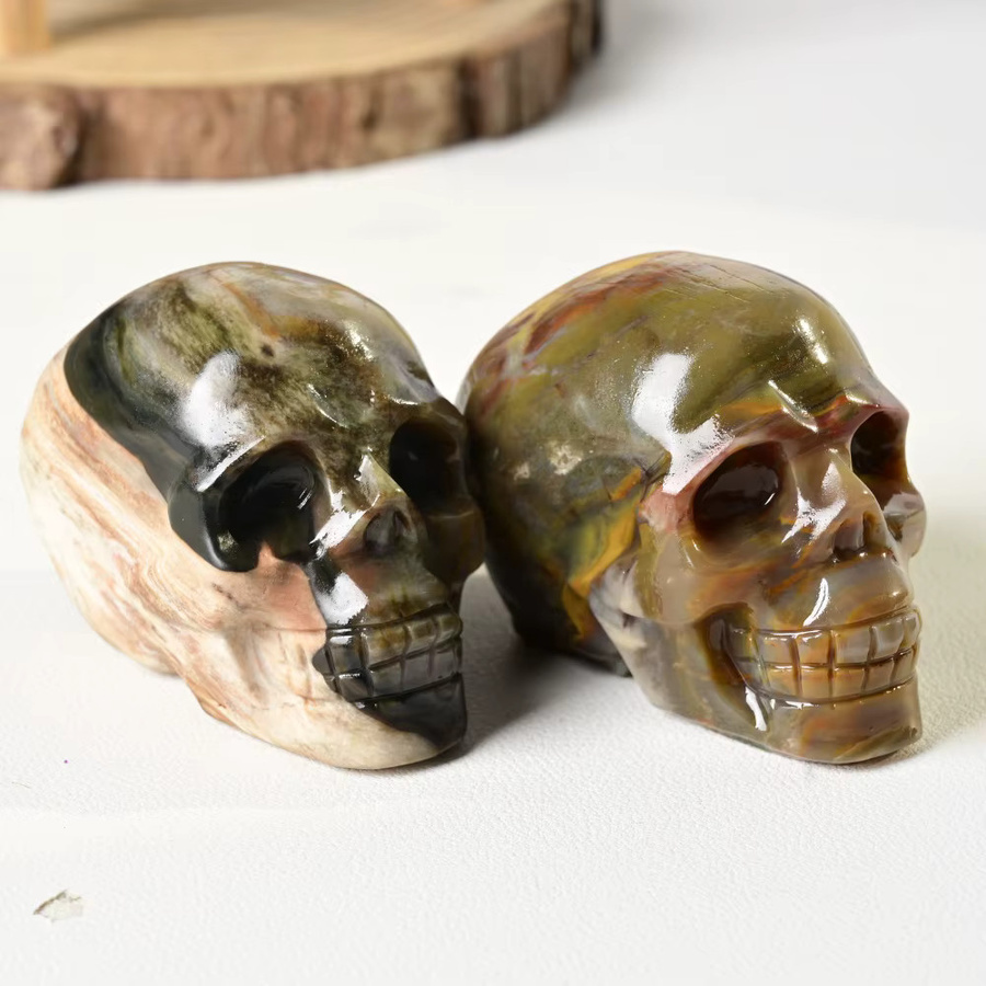 Totenkopf aus versteinertem Holz von CrystalHola in Multicolour im Boho-Stil - Bild 3