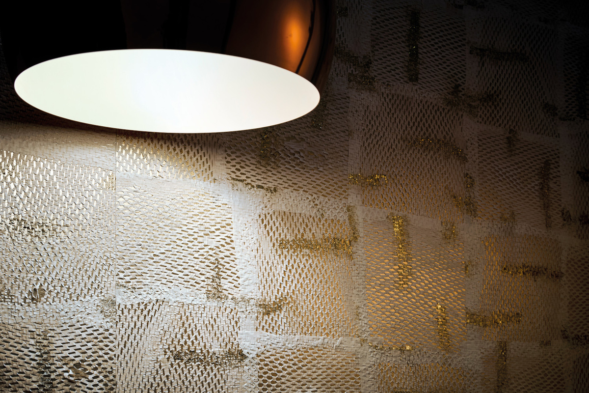 Omexco Tapete Stardust LAN252 in Gold und Weiß mit abstraktem Glamour-Design aus Vlies und Papier - Bild 2