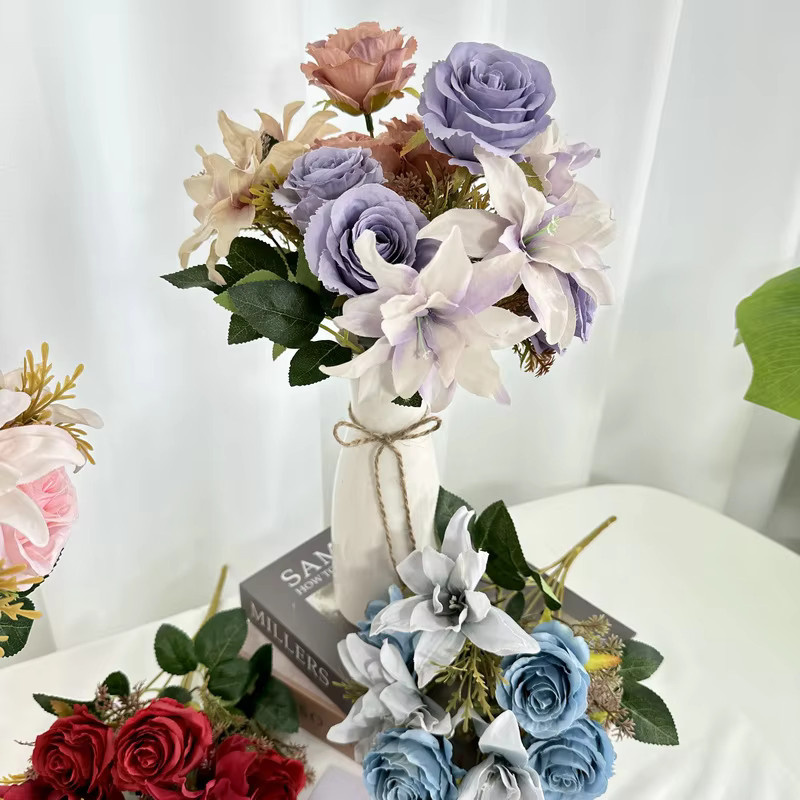 7-teiliger künstlicher Blumenstrauß aus Textil mit Lilien und Rosen von NANDI in Multicolour für deine Hochzeits-, Heim- oder Tischdekoration - Bild 3
