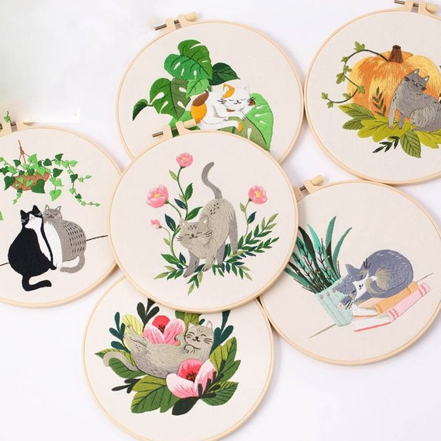 DIY Stickerei Kit mit Blumen und Pflanzen Mustern für Kreuzstich inklusive Stickrahmen aus Holz und Garn in Multicolour - Bild 1