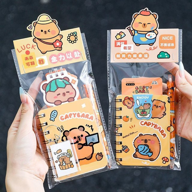 Bandai Capybara Schreibwarenset für Schüler in Mehrfarbig - Bild 1