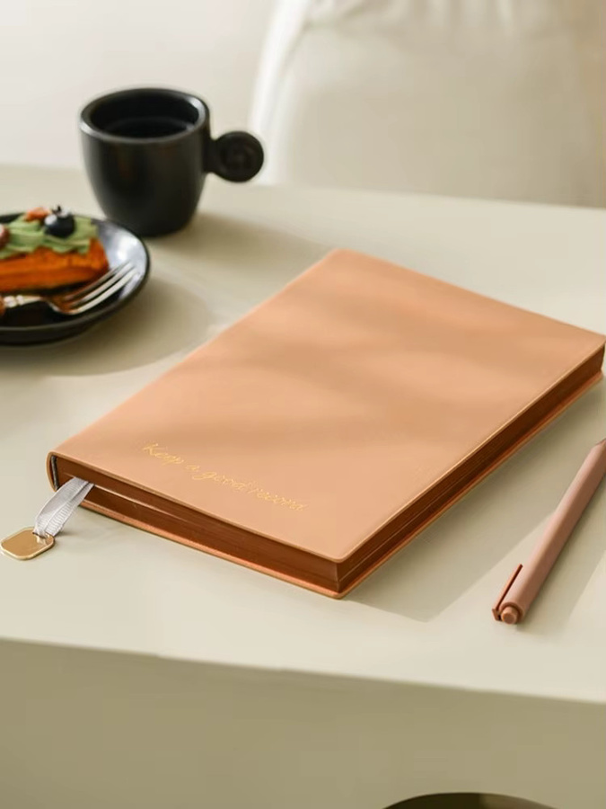 A5 Hardcover Notebook in Braun mit linierten Seiten aus Kunstleder - Bild 4