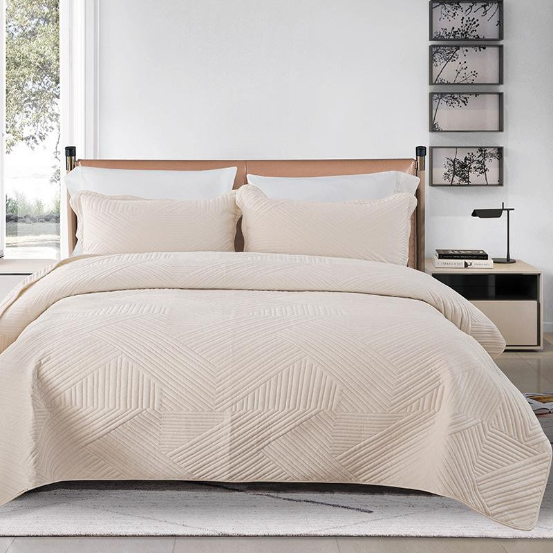 Yiran Furniture 3-teiliges Plüsch-Samt-Quilt-Set mit bestickter Tagesdecke und Kissenbezügen, B/T: 220 x 240 cm - Bild 2