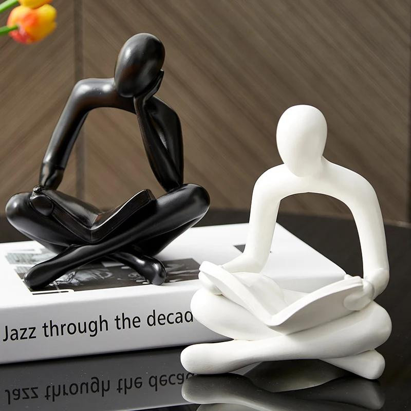 Abstrakte Skulptur im nordischen Stil von Household supplies MH in Gold aus Harz zur Dekoration für dein Büro oder Wohnzimmer - Bild 2