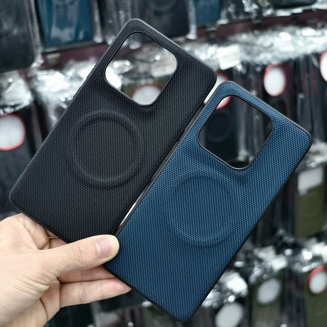 Motorola Signature Edge70 Ultra Hülle aus mattem, gewebtem Nylon in Schwarz, magnetisch und rutschfest - Bild 1