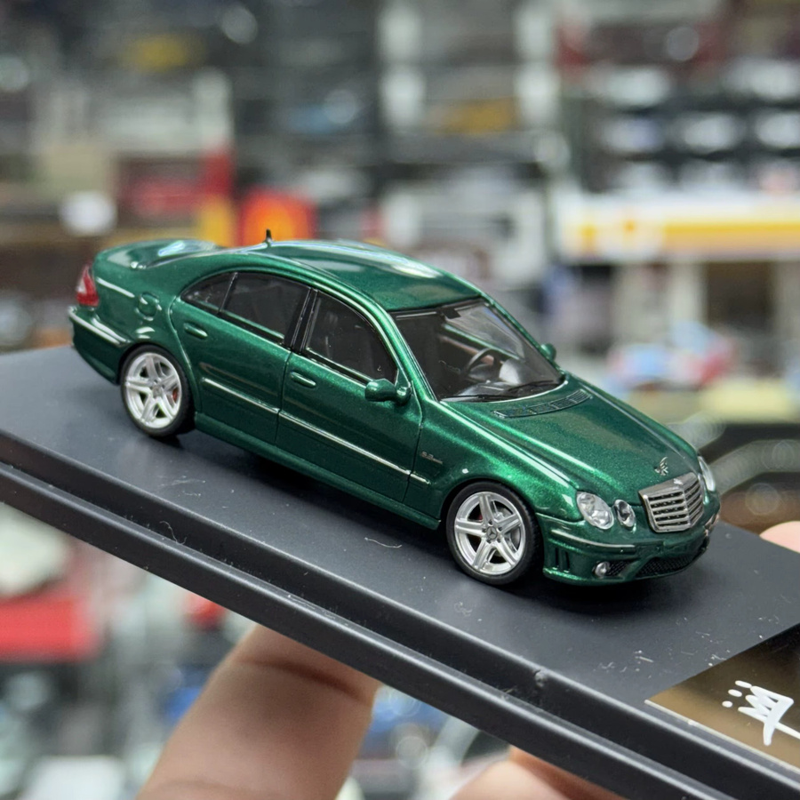 KING MODEL E63 W211 Legierungsautomodell, 1:64, Metall, Grün - Bild 5