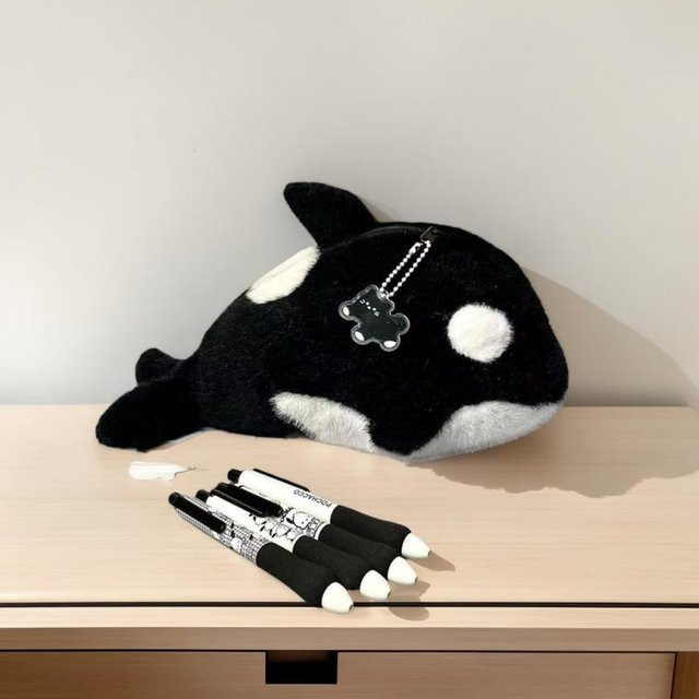 RunFree Plüsch Stiftetasche Schwertwal in Schwarz mit großer Kapazität für Schule und Büro - Bild 1