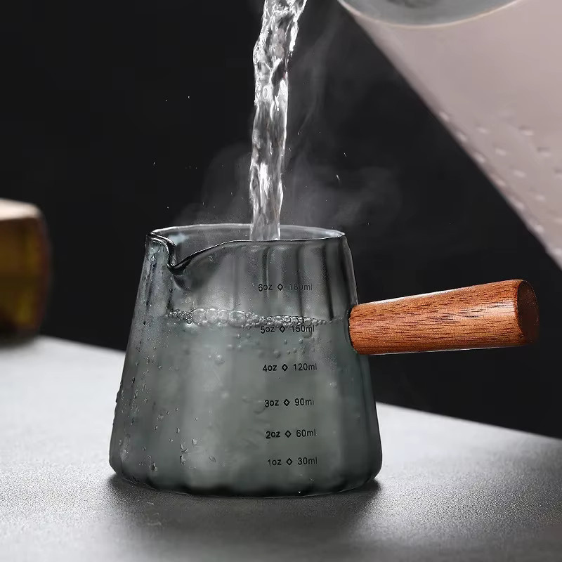Espresso Messbecher aus Glas mit Holzgriff für Kaffeeextraktion und Milch, transparent - Bild 6