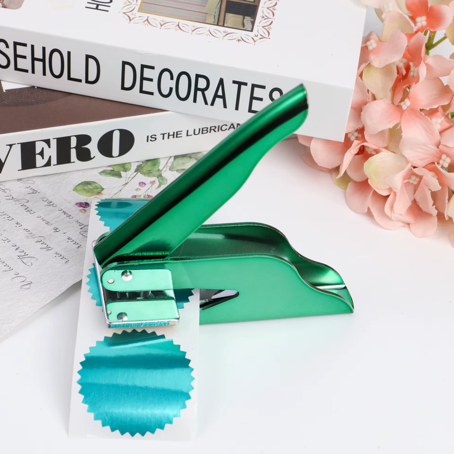 Personalisierter Embosser Clip-Stempel mit Weihnachtsdesign in Grün für deine DIY-Grußkarten und Bibliotheksbuch-Siegel - Bild 2