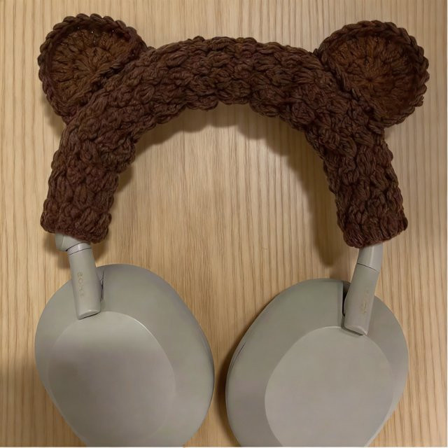 Diffsoul Handgefertigter Häkel-Teddybär-Haarreif-Schutz für AirPods Max und Sony XM4/XM5 in Braun - Bild 1