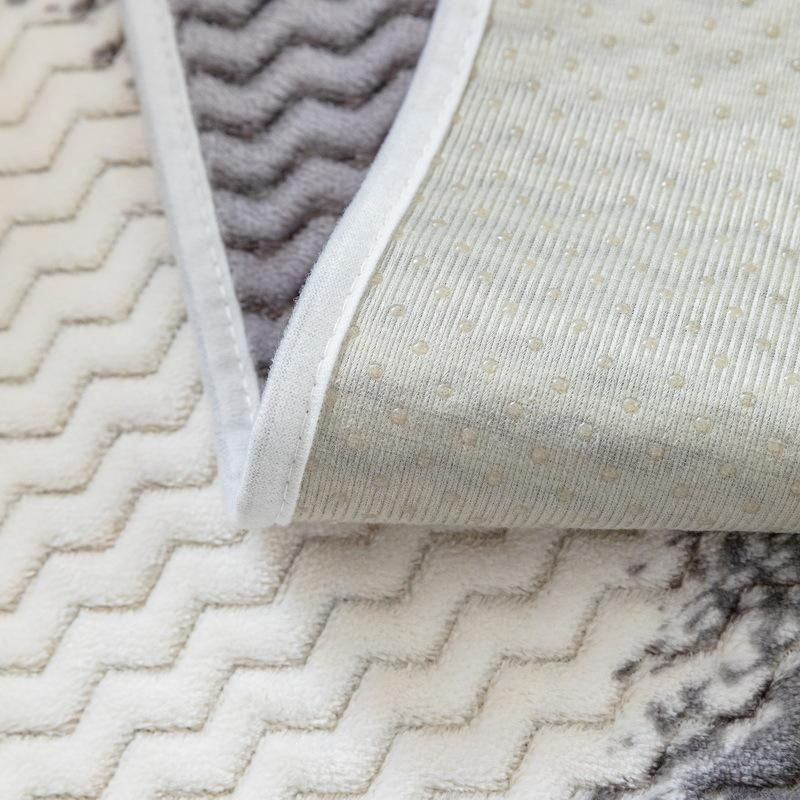 Luxuriöser Plüsch Sofaüberwurf mit Wellenmuster aus Flanell für Herbst und Winter, quadratisch, B/B: 70 x 70 cm, in Grau und Braun - Bild 2